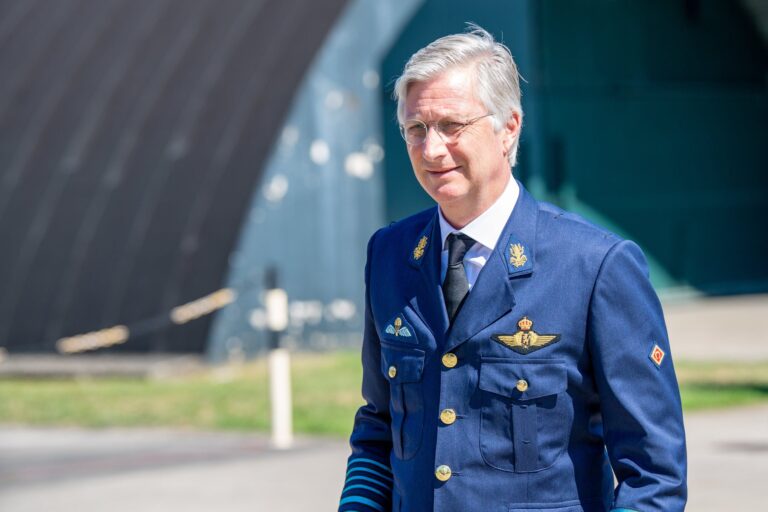 Koning Filip viert 75ste verjaardag Verbroedering van de Agenten Parachutisten