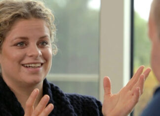 Kim Clijsters praat met overleden vader Lei Kim Clijsters - VRT