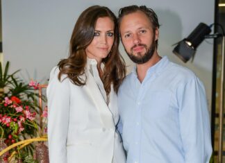 Astrid Coppens smijt met complimenten, maar niet naar haar man