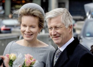 Koningin zonder Filip op stap