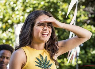 Marthe van K3 schrikt van torenhoge telefoonrekening