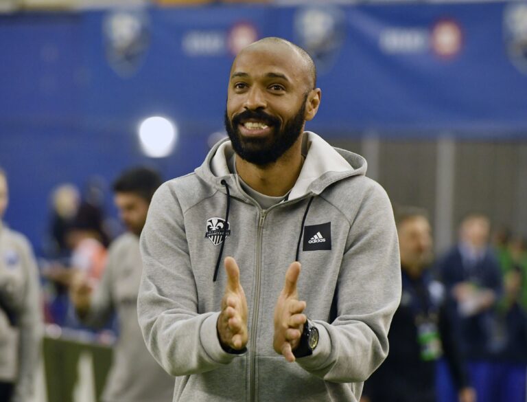 Thierry Henry brengt machtig eerbetoon aan George Floyd