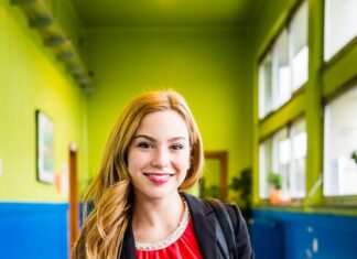 Liandra Sadzo onthult: “ik krijg seksueel getinte berichten” Liandra Sadzo - VRT