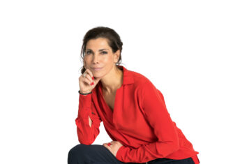 Saartje Vandendriessche berispt omdat ze topless zont in eigen tuin Saartje Vandendriessche