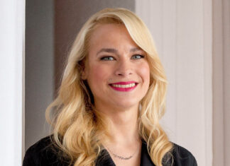 An Lemmens lacht haar baas uit