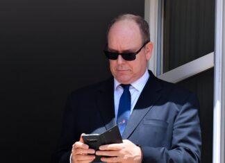 Ex-minnares sleept Albert van Monaco voor de rechter