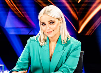 Julie Van den Steen poseert in wetsuit Julie Van den Steen