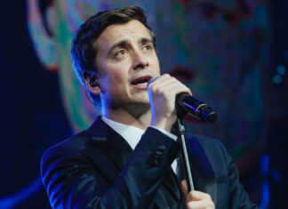 Niels Destadsbader beleeft emotioneel moment na overlijden: “het zal stil zijn in de auto”