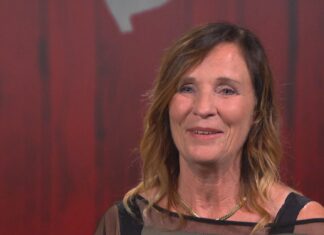 De échte zangeres van Milk Inc date in ‘First Dates’