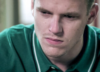 Familie-acteur excuseert zich bij kijkers: “ik was net geopereerd” Yanni Bourguignon