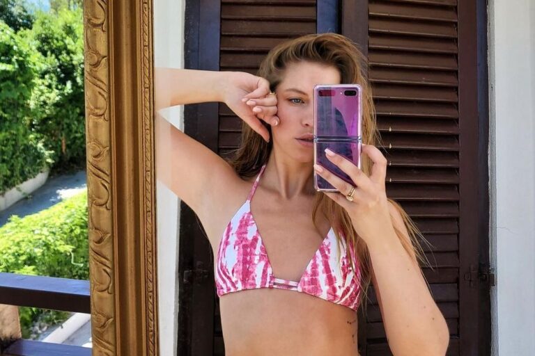 Familie-actrice scoort met sensuele bikini-foto