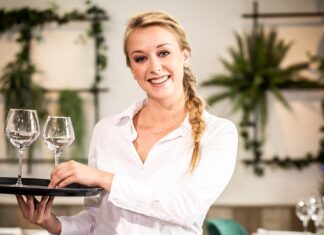 Leena uit ‘First Dates’ gaat nieuwe uitdaging aan: ‘het is wel spannend’