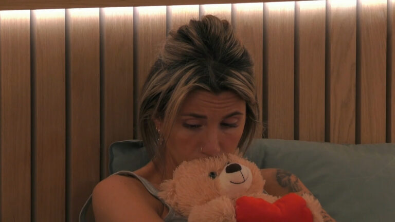 Julie uit Big Brother: ‘Mijn moederhart is gebroken”