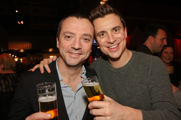 Niels Destadsbader en Miguel Wiels bouwen feestje