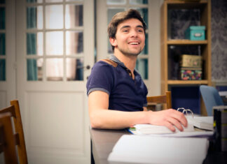 Thuis-acteur heeft mooie boodschap voor zoontje: “ik ben zo fier (maar breek den boel niet af!)” Mathias Vergels