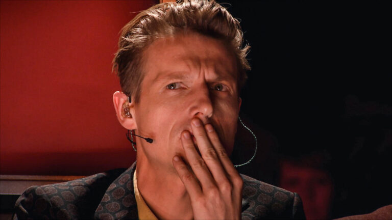 Bent Van Looy doodsbang na fysieke pesterijen: “ik werd zelfs van de trap gegooid”