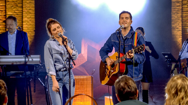 The Starlings in problemen: ‘Kan iemand bij de ambassade ons helpen?’