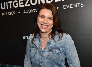 Thuis-actrice stapt in het huwelijksbootje