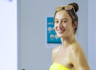 Nina Derwael lacht haar vriend uit: “hij is een beetje stijf”