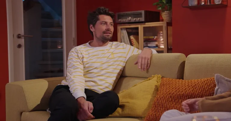 Gilles Van Bouwel zit samen met de eerste afvaller uit De Mol: “Ik weende op het vliegtuig” Gilles Van Bouwel zit samen met de eerste afvaller uit De Mol: “Ik weende op het vliegtuig”