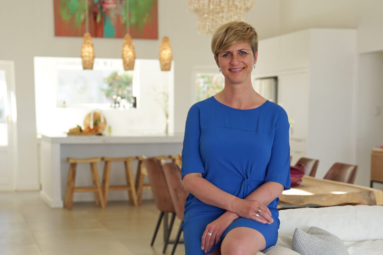 Hoeveel uren werkt Sabine Hagedoren als weervrouw?