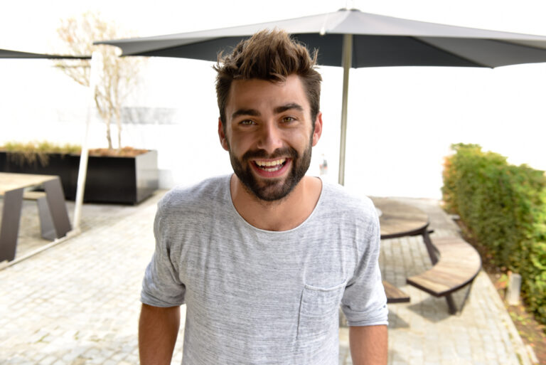 Waarom gaat Sieg De Doncker werken op vakantie?