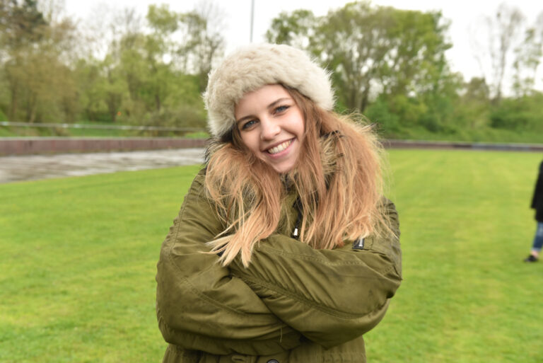 Paniek bij Bab Buelens: “met spoed naar het ziekenhuis”