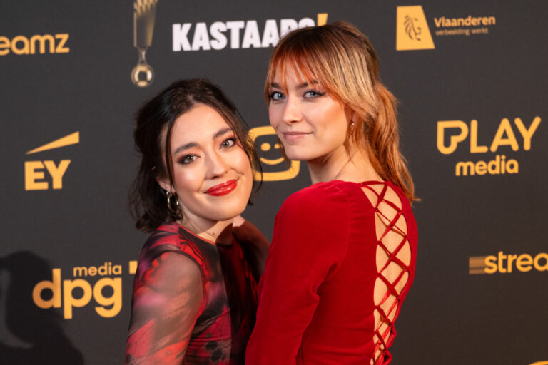 Tinne Oltmans verrast met ware metamorfose: “nieuw imago”