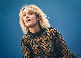 Is Pommelien Thijs samen met deze Thuis-acteur?