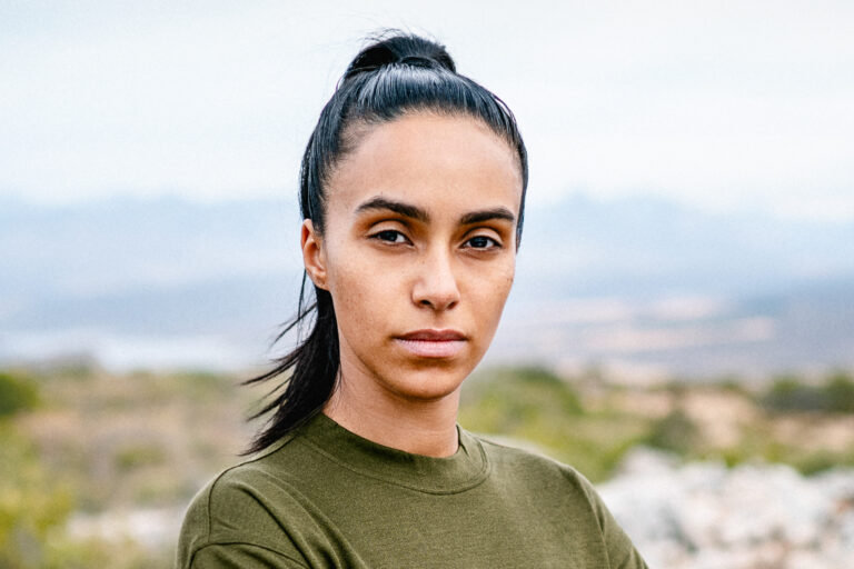 “Nora Gharib met handboeien naar gevangenis gebracht”