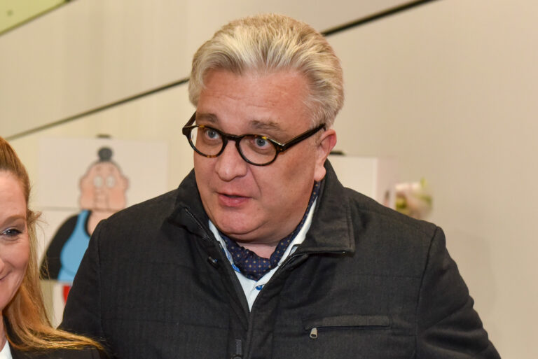 “Prins Laurent ontmoette haar aan de afwas”